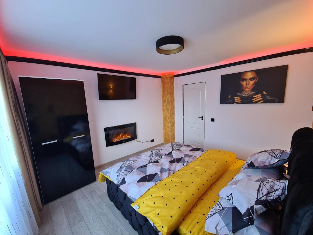 Diamonds House 2 Appartement Lupeni  Buitenkant foto